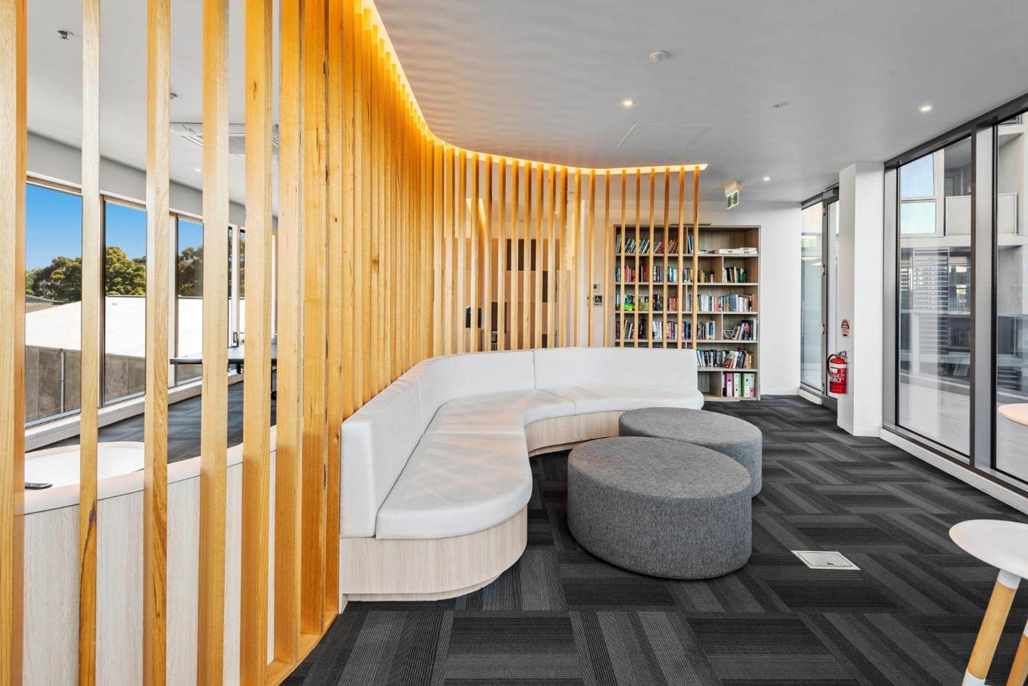 Modern 1-bed & Views, Steps From Racecourse Apartment Melbourne