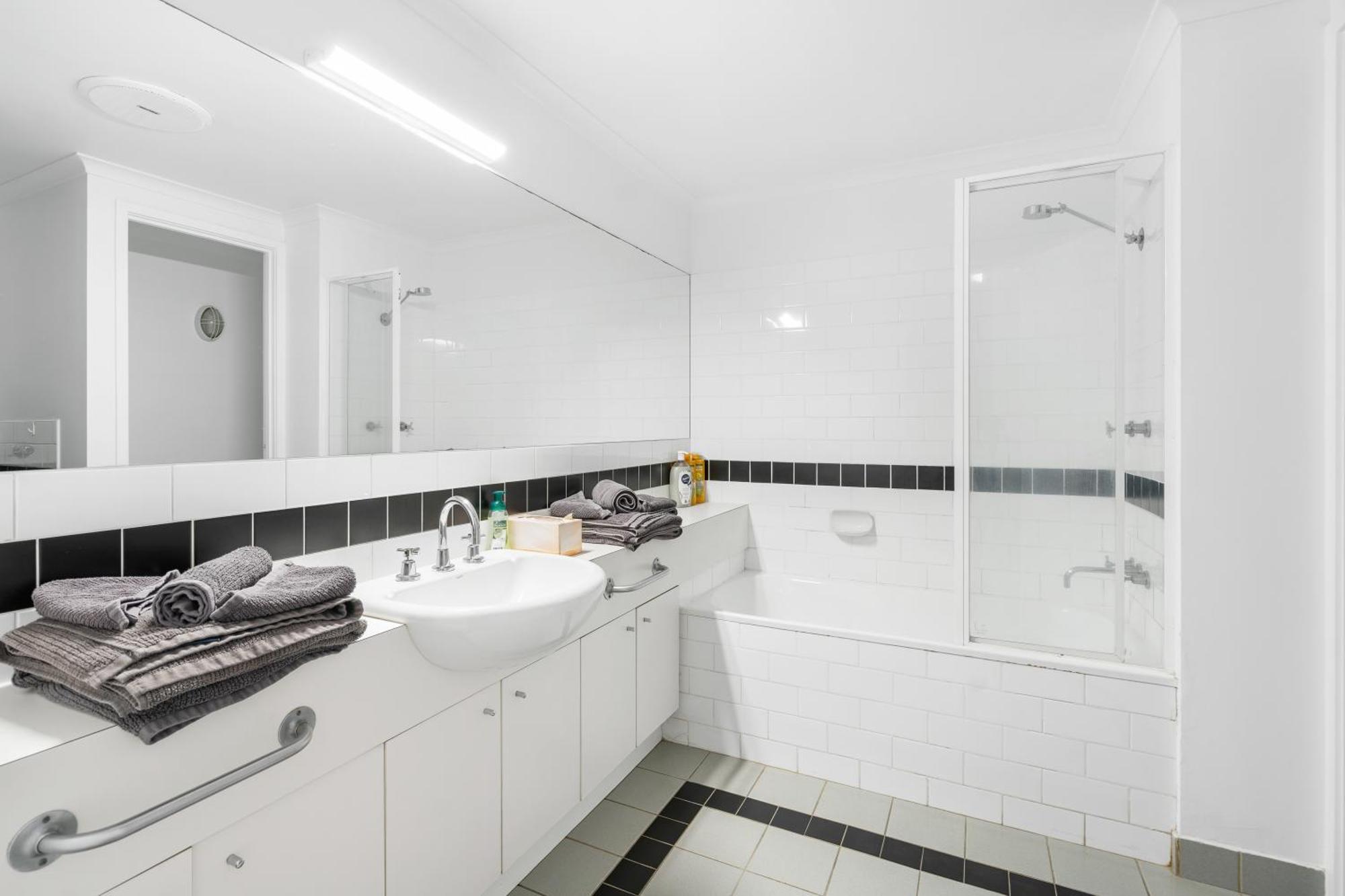 Apartment Coventry Gardens Family Escape -sleeps 4 Melbourne
