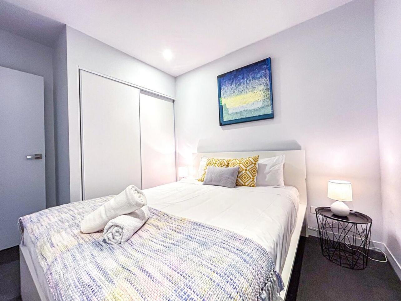 Fantastic View 2br1ba In Mel Cbd Wifi Balcony Apartment *