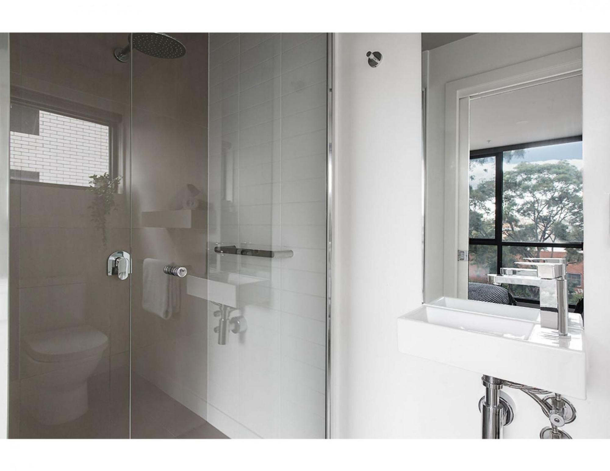 Modern 2 Bed In Trendy Collingwood Apartment Melbourne