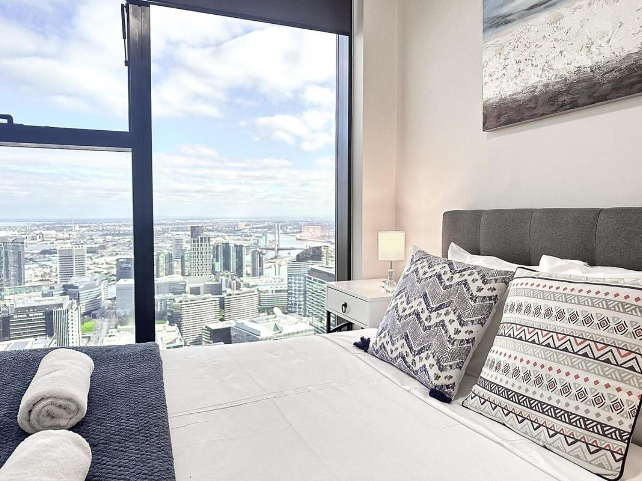 Collins Night View 1br In Melbournegym Apartment *