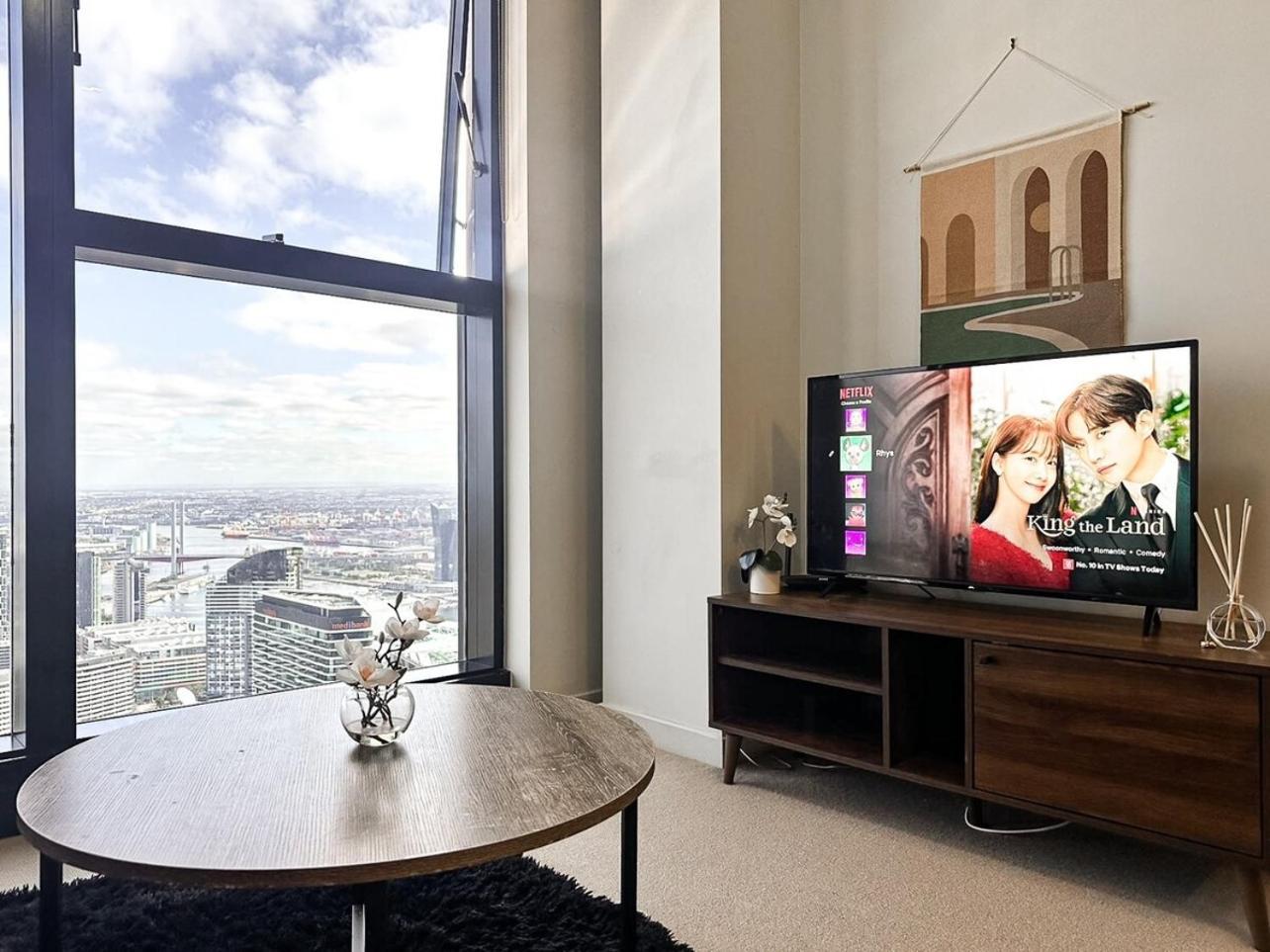 Collins Night View 1br In Melbournegym