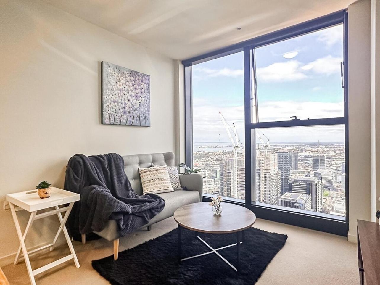 Apartment Collins Night View 1br In Melbournegym
