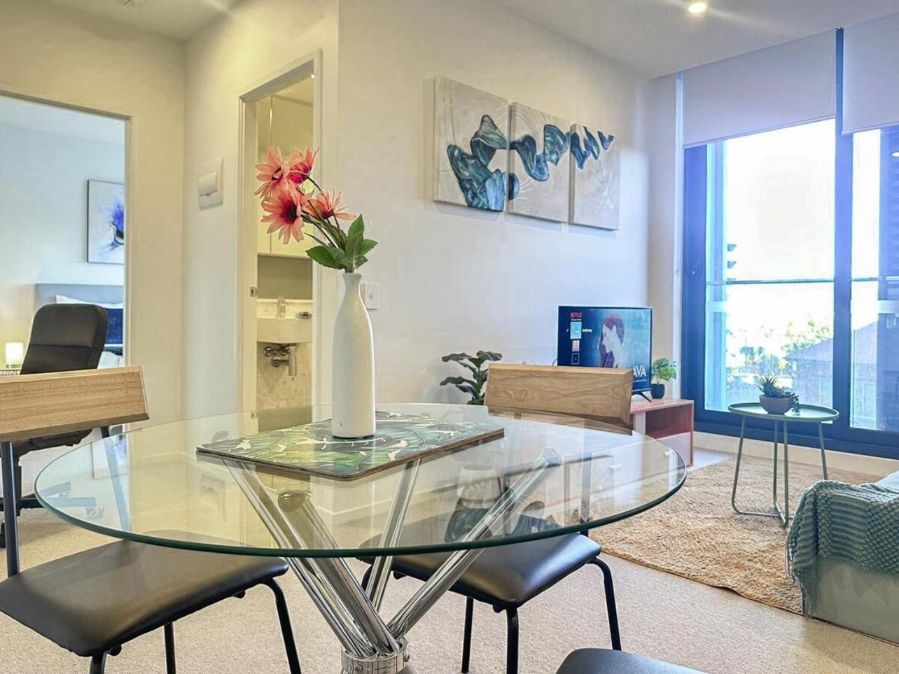 Stylish 1br1ba In Footscray Pool Gym Wifi Apartment *