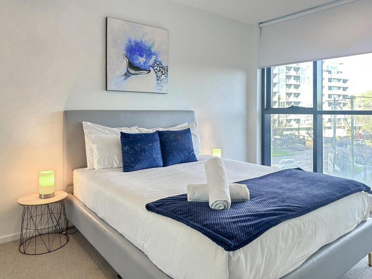 Stylish 1br1ba In Footscray Pool Gym Wifi Apartment *