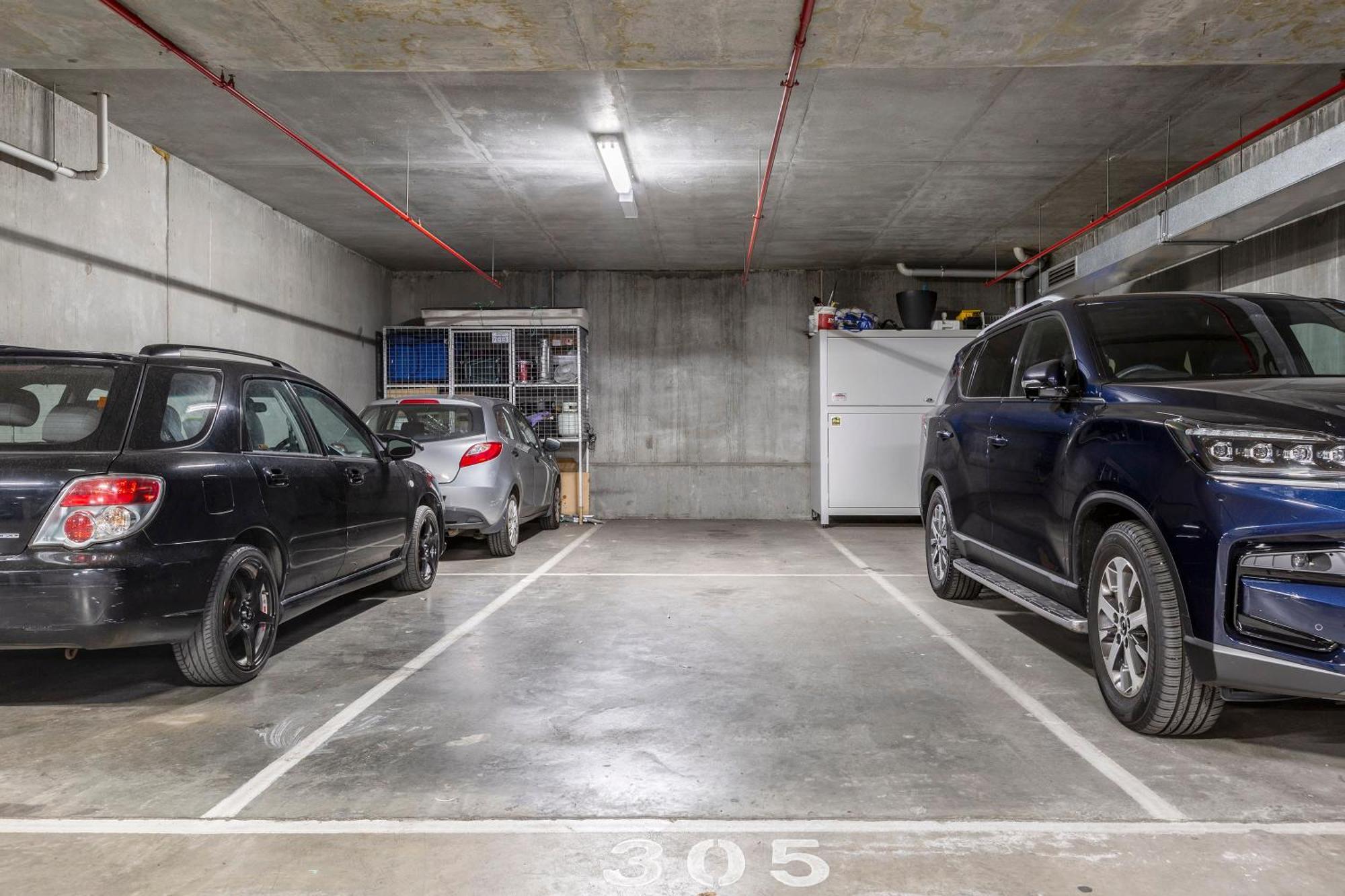 Apartment 3 Bedroom With Carpark Close To Park *