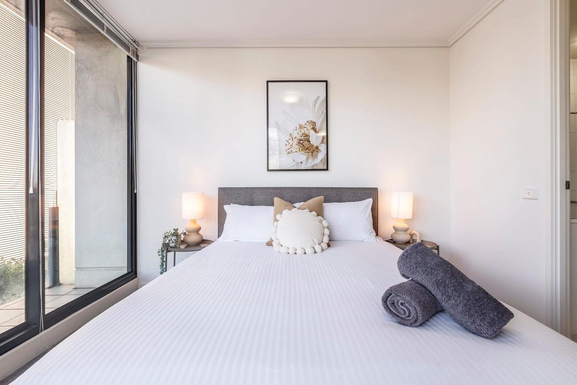 Apartment 3 Bedroom With Carpark Close To Park Melbourne
