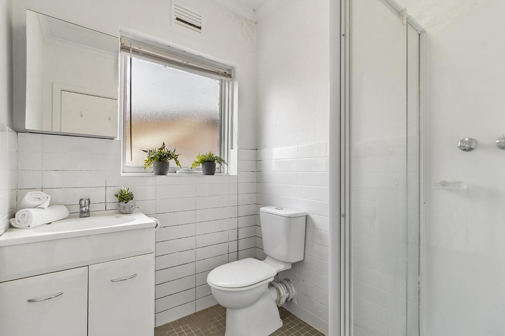Apartment Comfy One-bedroom Unit Between And Airport