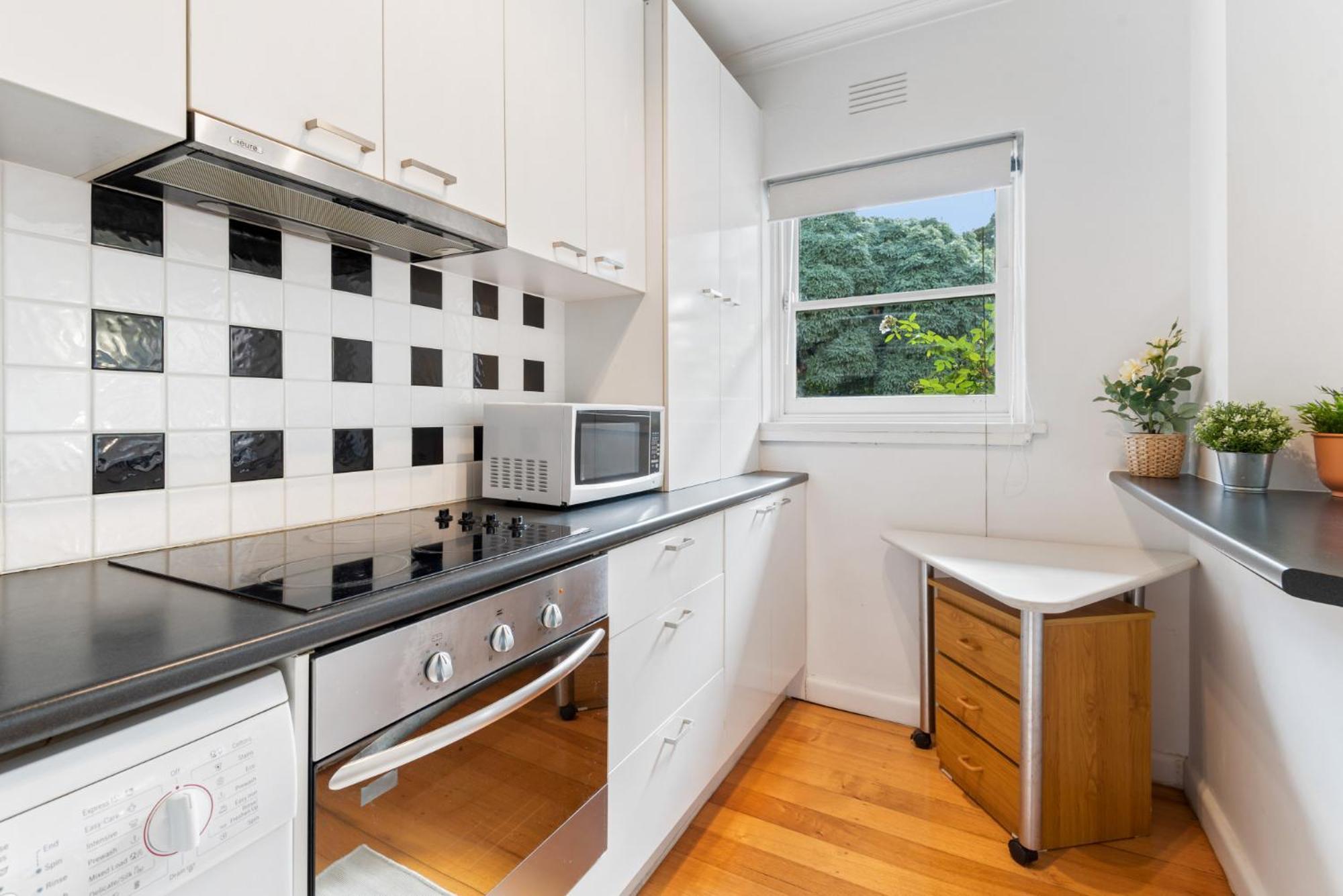 Apartment Comfy One-bedroom Unit Between And Airport Melbourne