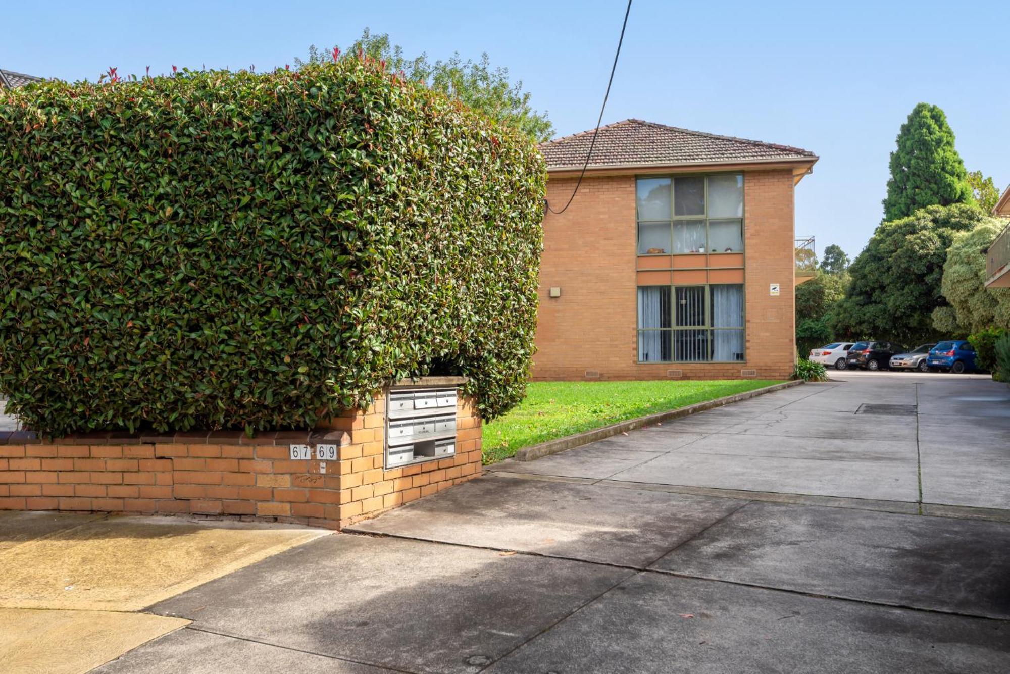 Comfy One-bedroom Unit Between And Airport *