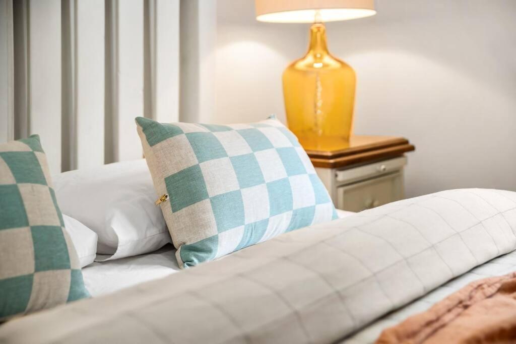 The Avenue The Place Terrific 4br 2bth Townhouse * Melbourne