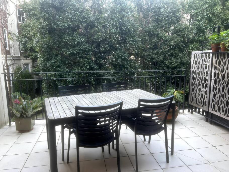 Leafy Retreat Apartment *