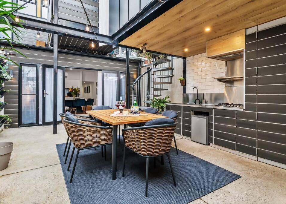 Park Bespoke Brilliance 4bed 2bath * Melbourne
