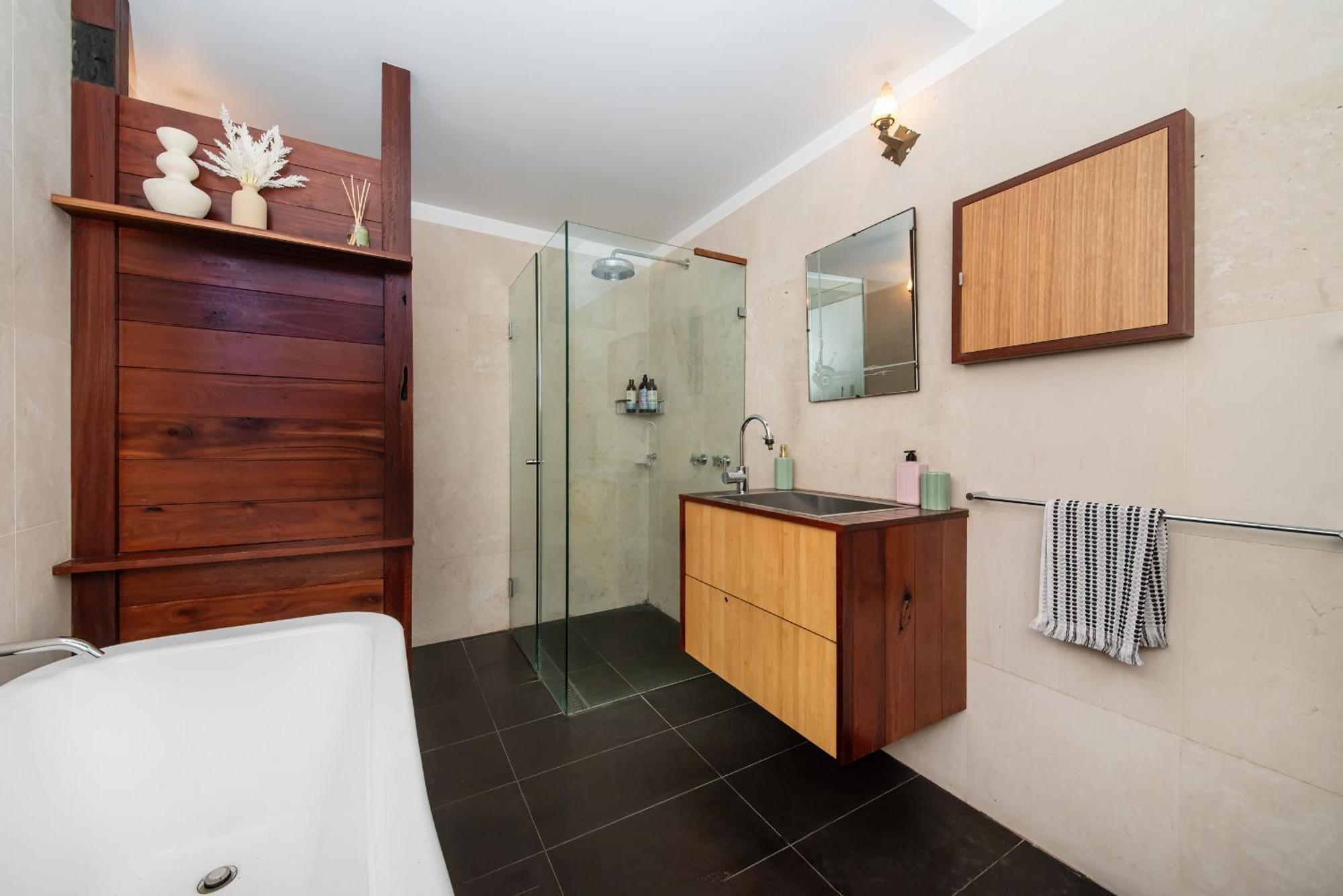 Apartment Spacious Warehouse Conversion 2 Bdrms & Parking Melbourne