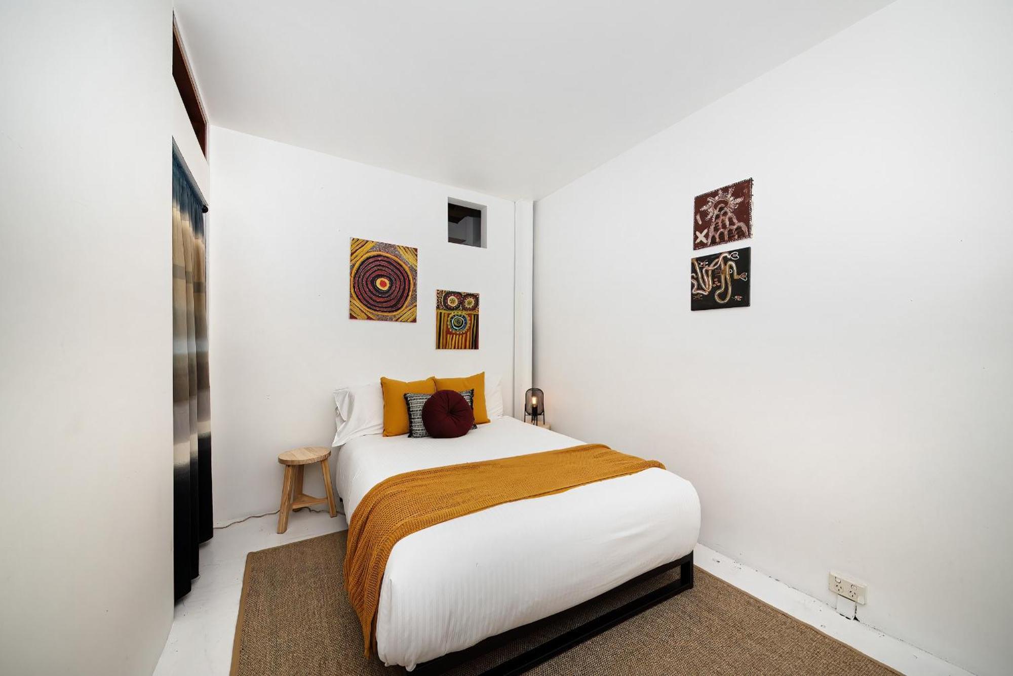 Spacious Warehouse Conversion 2 Bdrms & Parking Melbourne