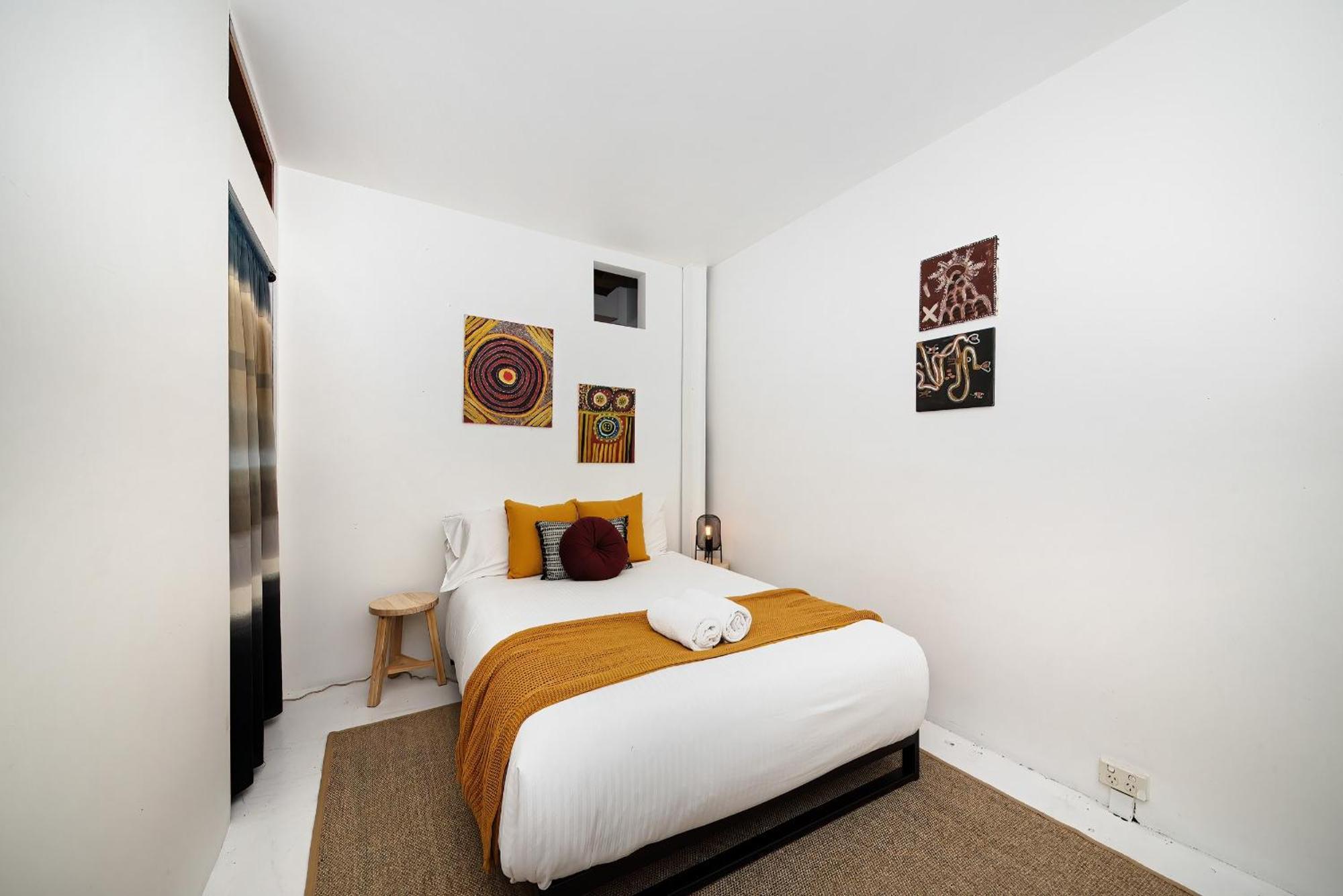 Apartment Spacious Warehouse Conversion 2 Bdrms & Parking
