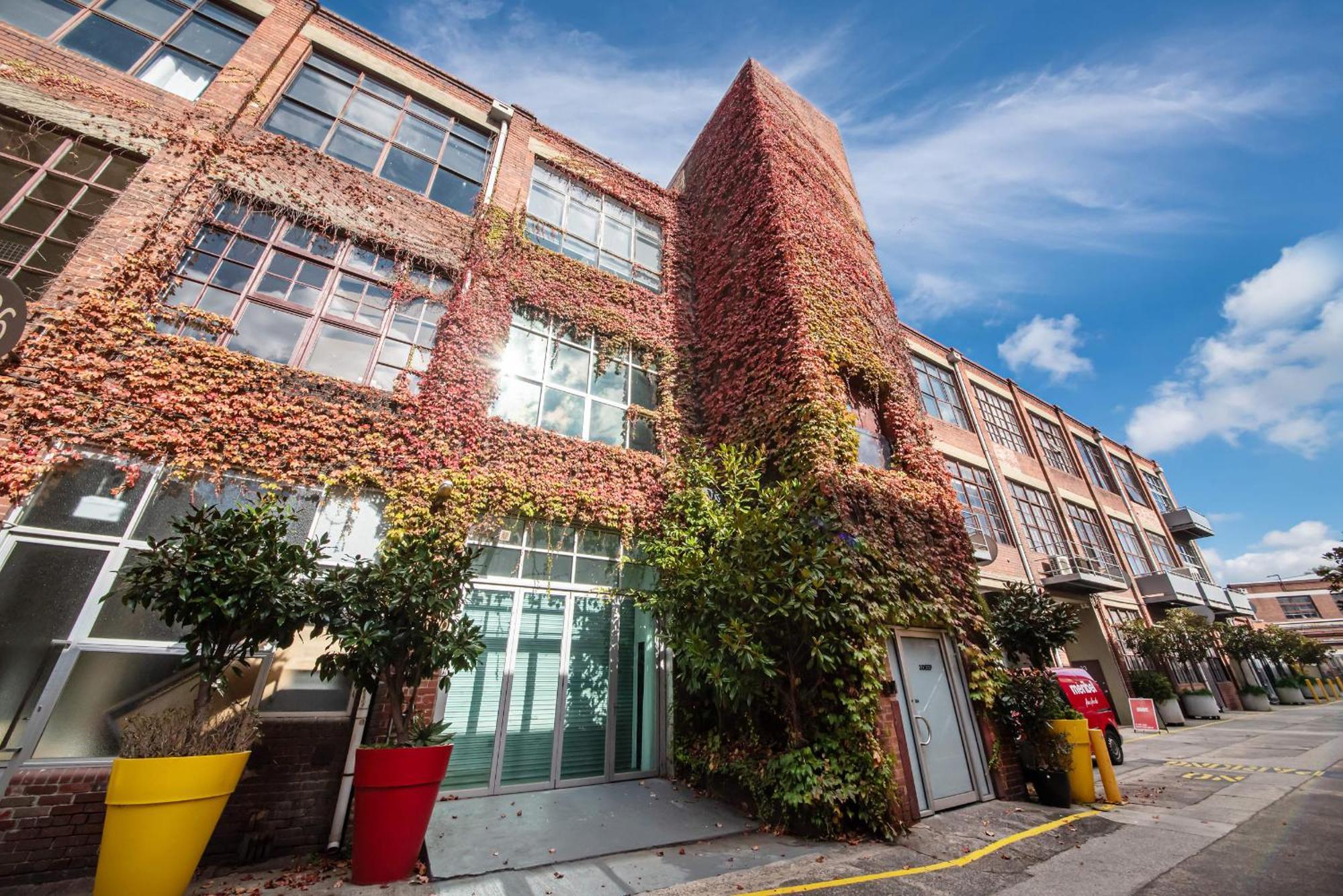 Apartment Spacious Warehouse Conversion 2 Bdrms & Parking *