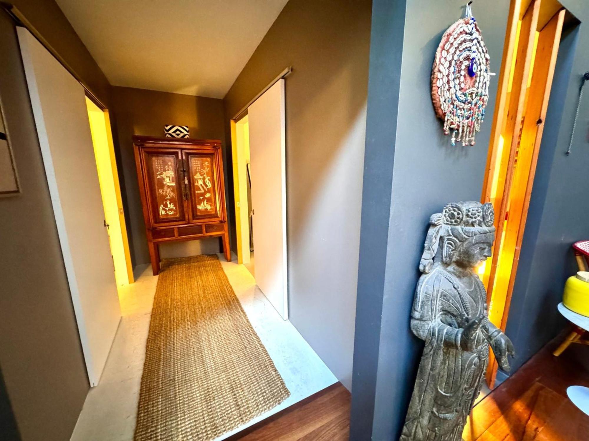 Spacious Warehouse Conversion 2 Bdrms & Parking Apartment Melbourne