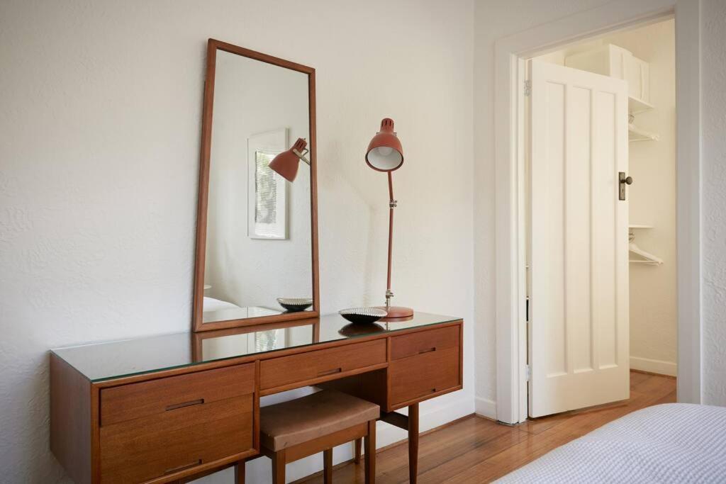 Boutique Art Deco Apt, Beach, Park, Shops, Cafes F1 * Melbourne