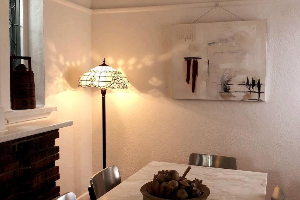 Boutique Art Deco Apt, Beach, Park, Shops, Cafes F1 Apartment