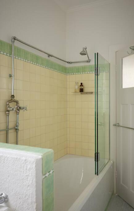 Art Deco Boutique Bespoke Brilliance & Beach&park Apartment Melbourne
