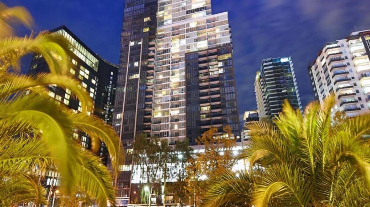 View 3 Bedroom Next To Casino Mcec Melbourne