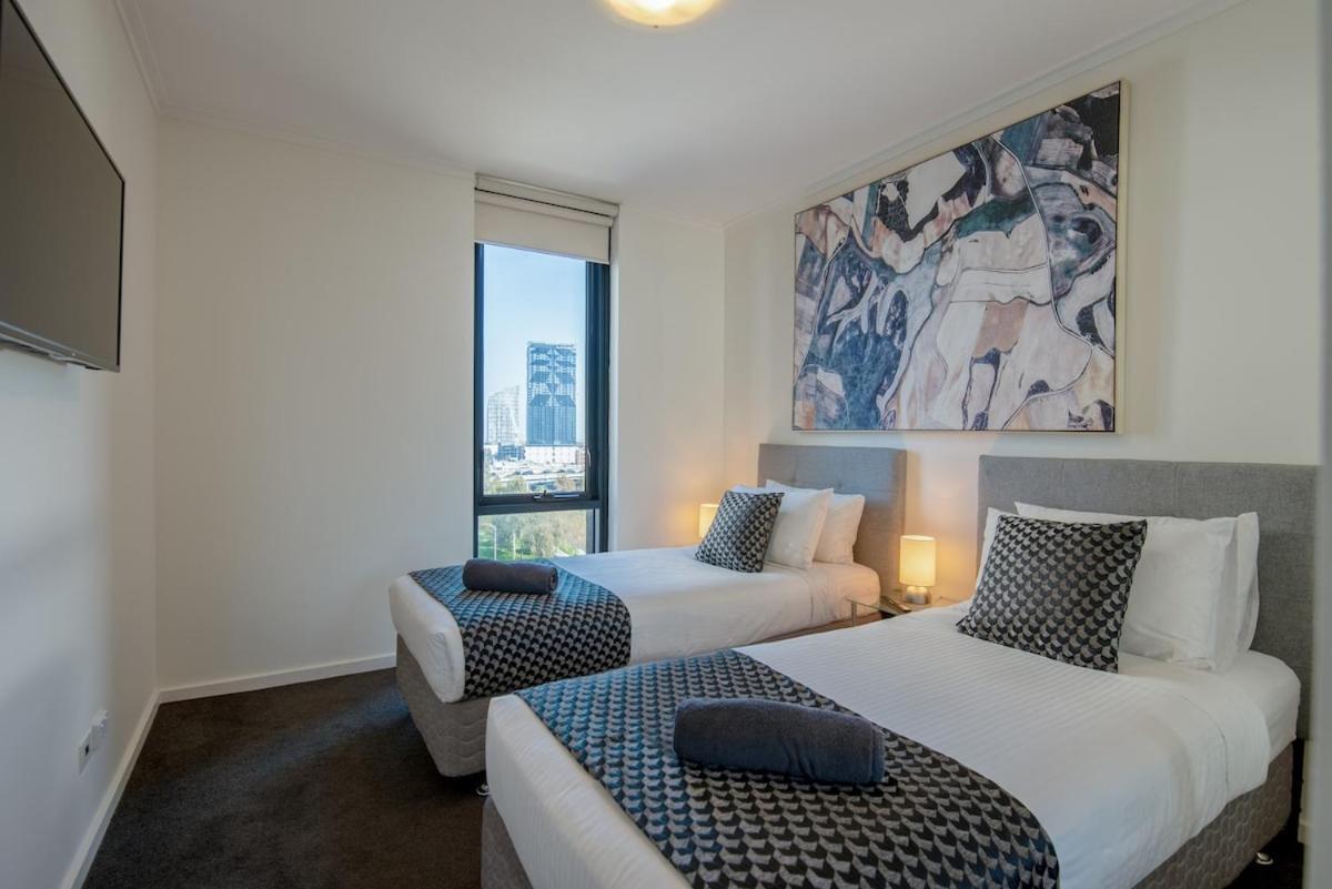 View 3 Bedroom Next To Casino Mcec Apartment *