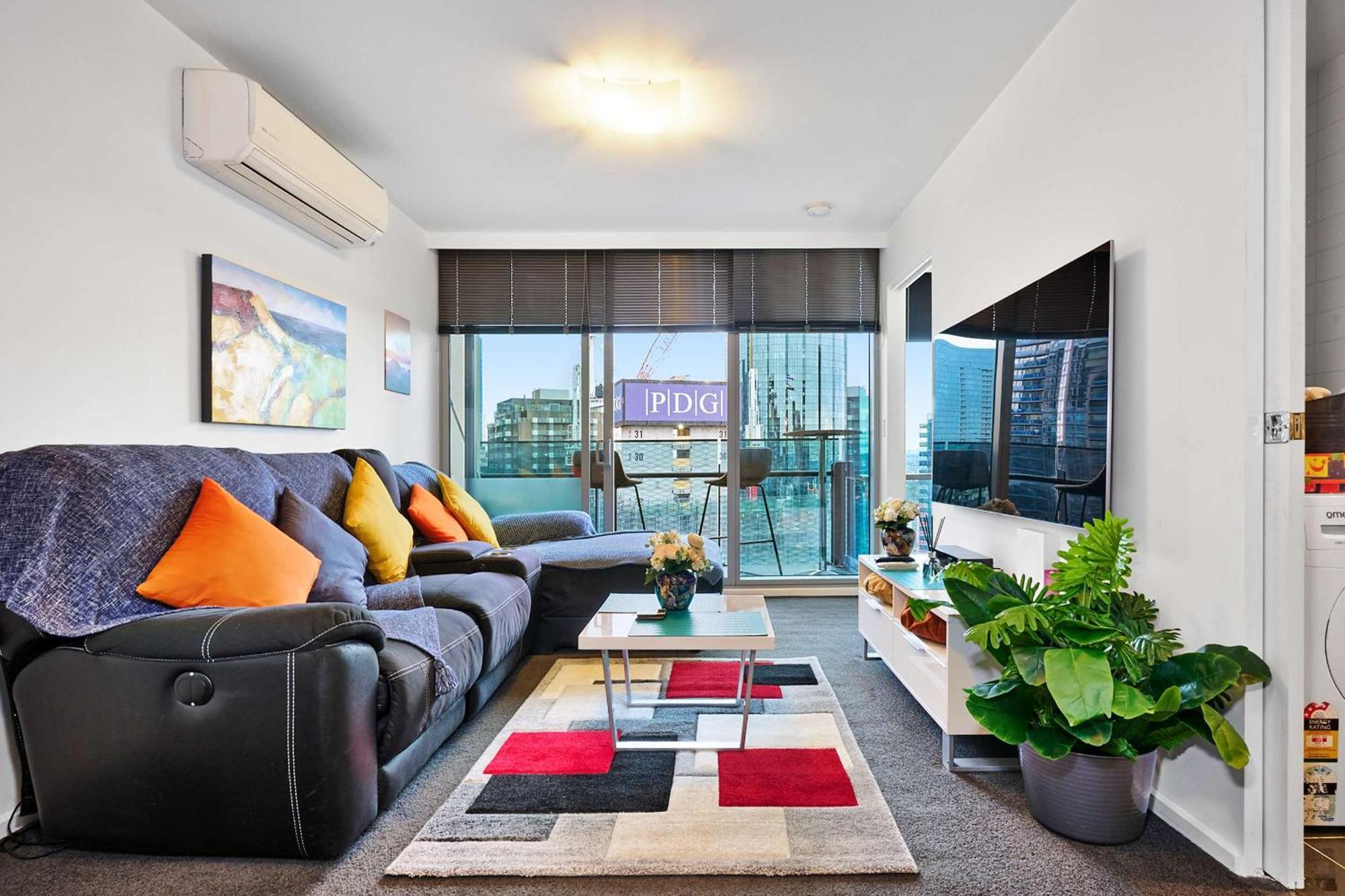 Stylish Southbank 2br Retreat With Pool & Gym