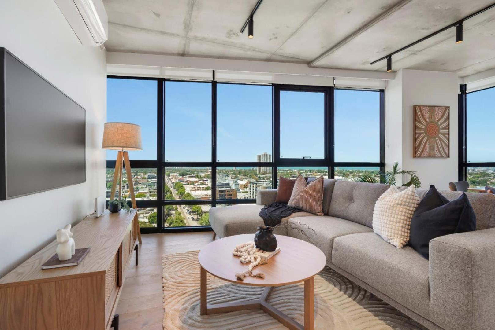 Deluxe Living In The Heart Of Southbank Apartment Melbourne