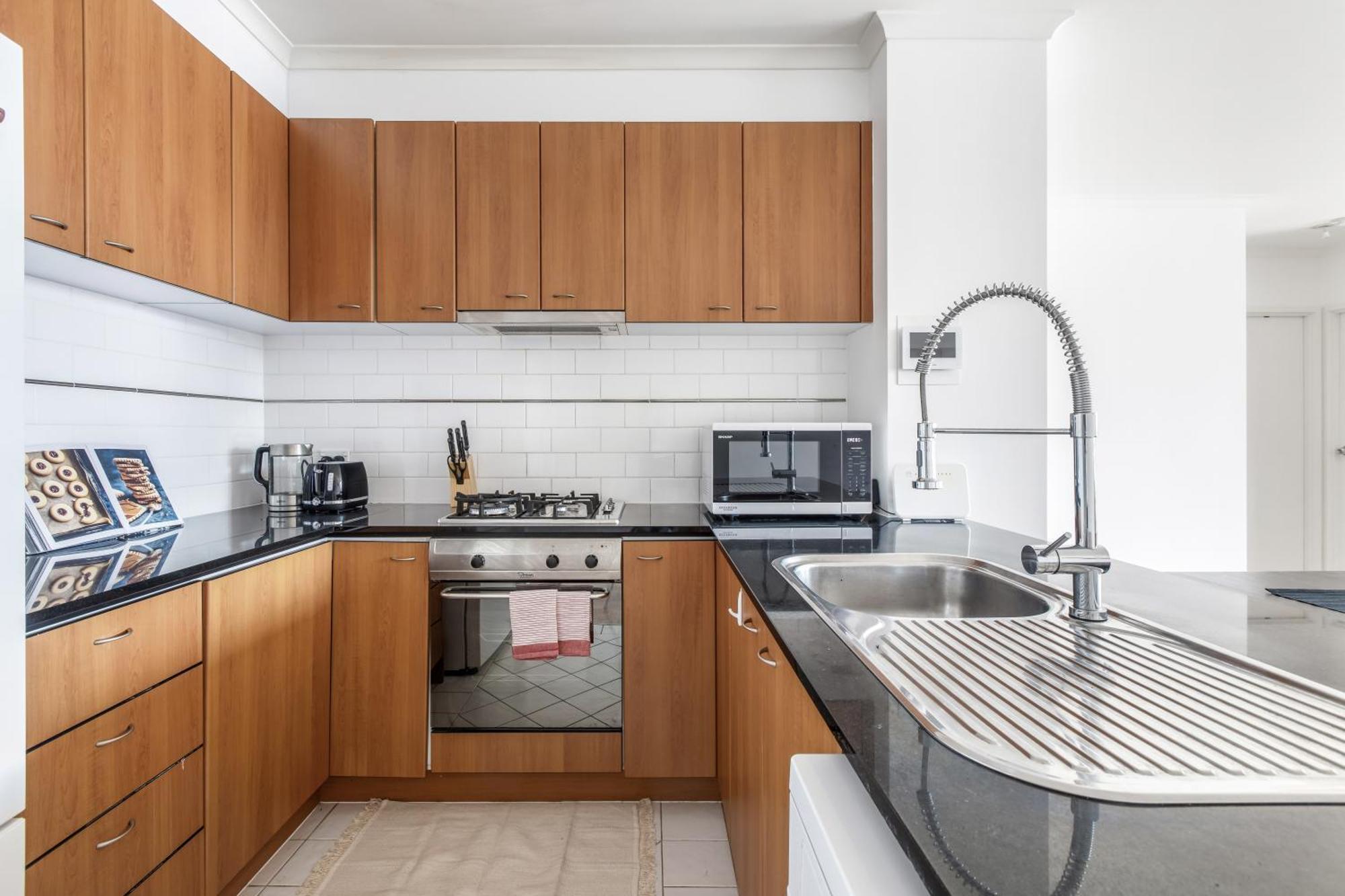 Modern Nomads Stunning & River View 3br With Carpark