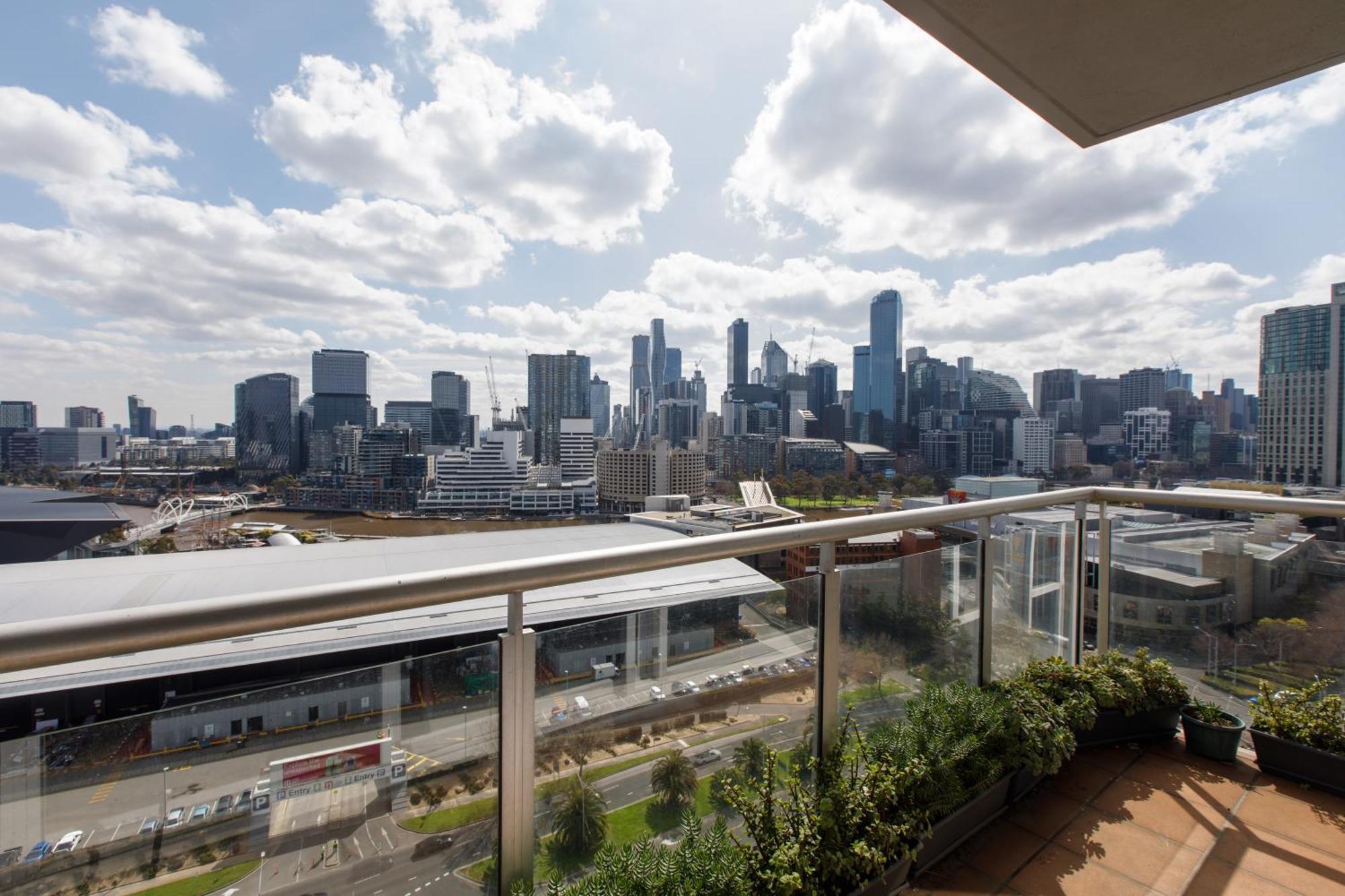 Modern Nomads Stunning & River View 3br With Carpark Apartment Melbourne