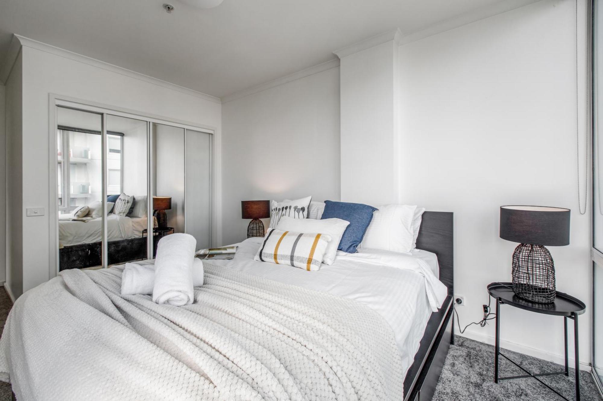 Modern Nomads Stunning & River View 3br With Carpark Apartment *