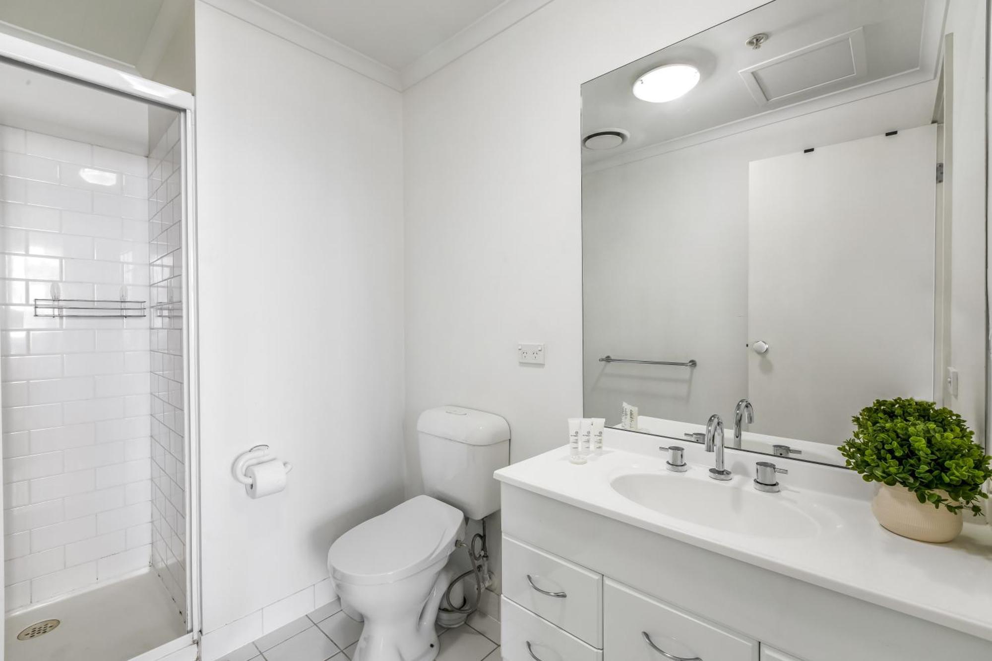 Modern Nomads Stunning & River View 3br With Carpark Apartment