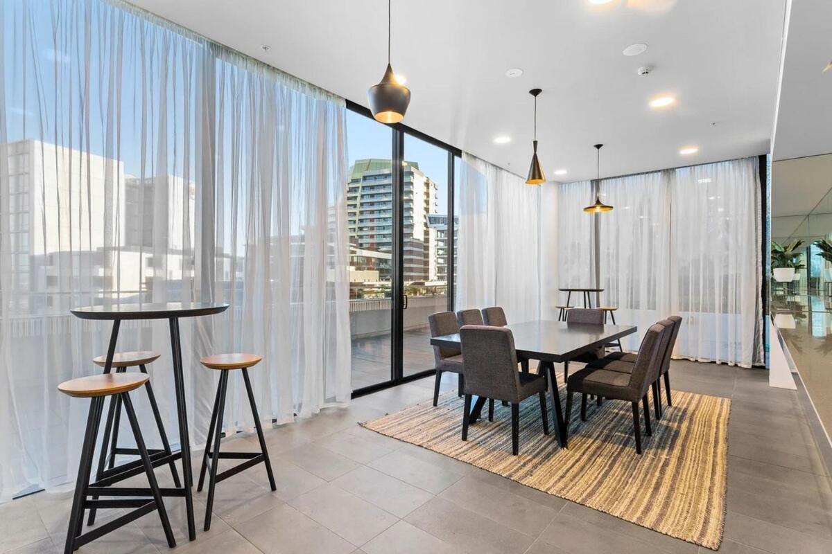 Luxe 2br Retreat Pool Gym & Parking South Yarra Melbourne