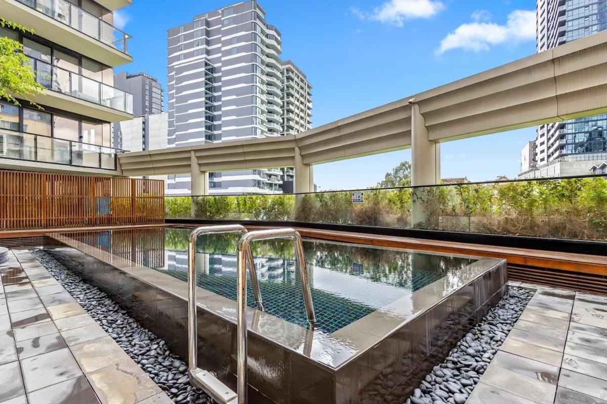 Luxe 2br Retreat Pool Gym & Parking South Yarra Apartment Melbourne