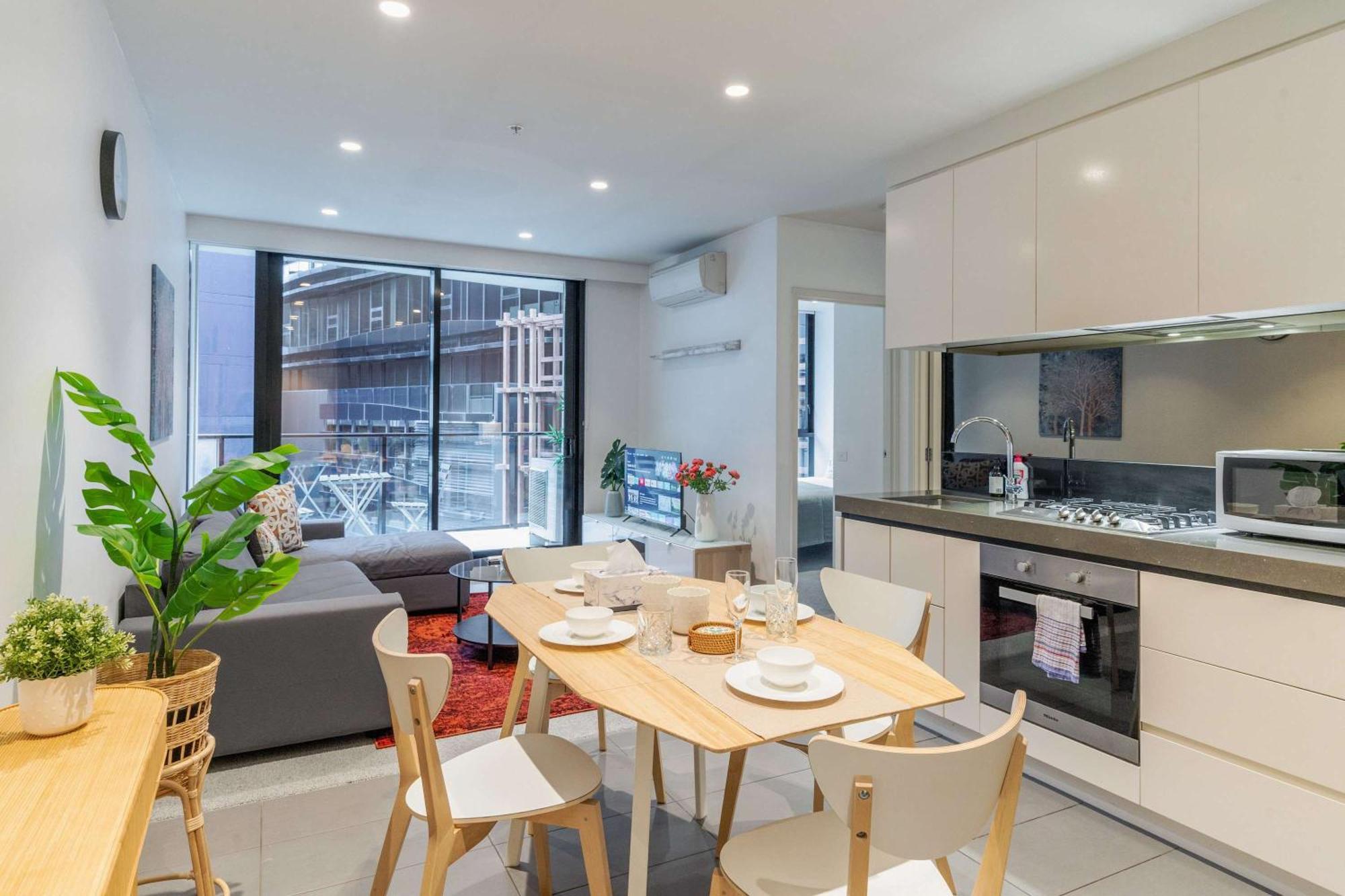 Apartment Luxe 2br Retreat Pool Gym & Parking South Yarra *