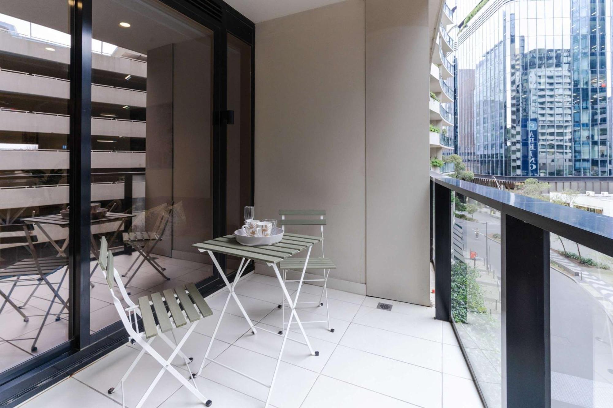 Apartment Luxe 2br Retreat Pool Gym & Parking South Yarra Melbourne