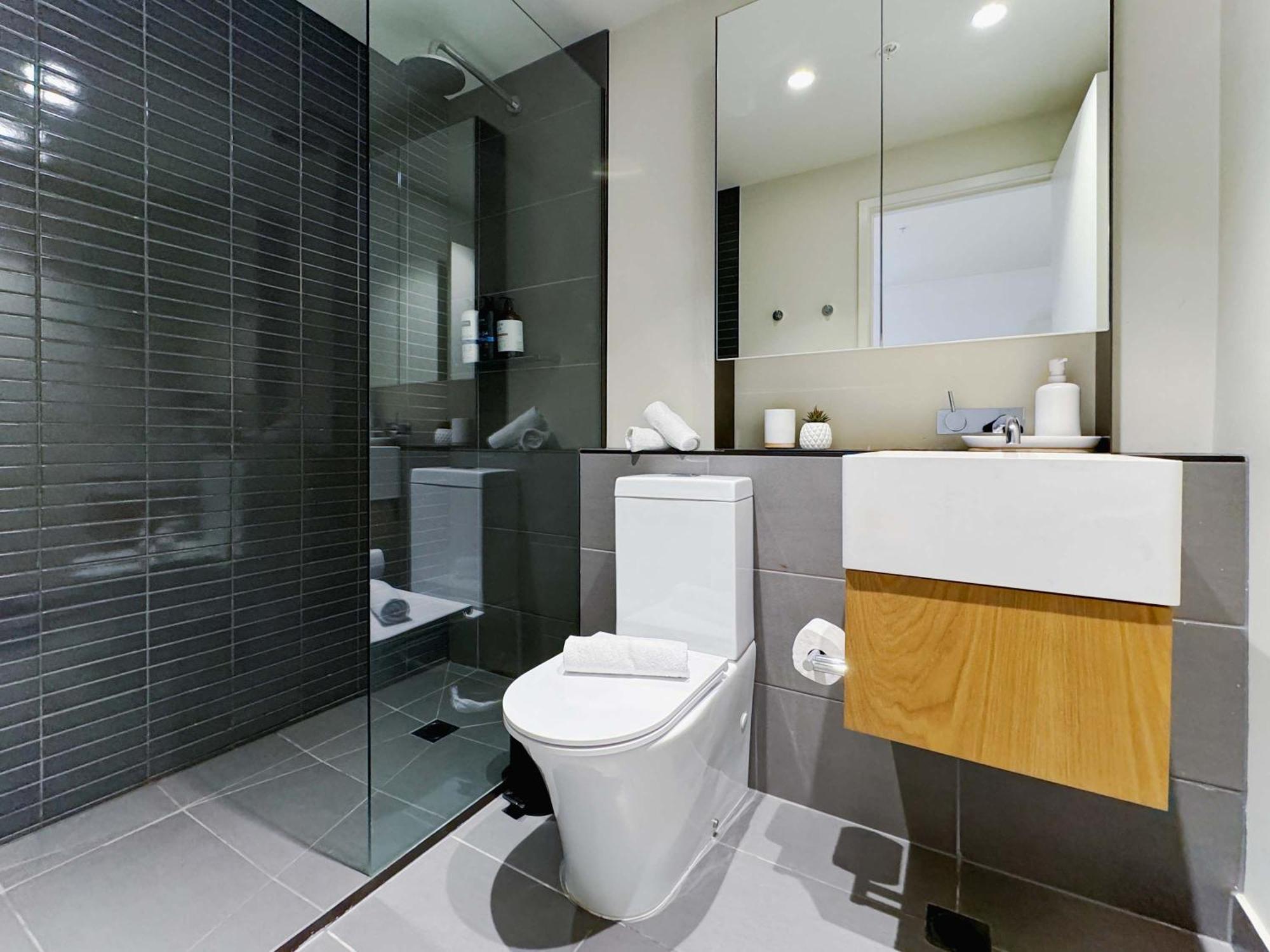 Apartment Luxe 2br Retreat Pool Gym & Parking South Yarra