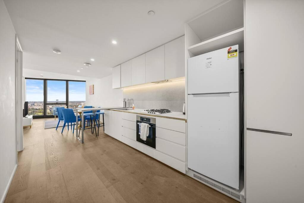 Australia108 High Level 2 Bedrooms With Parking