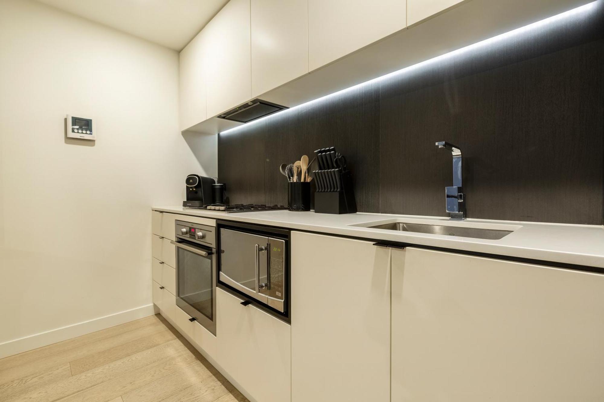 Apartment Trendy 2-level Condohuge Terrace Free Parking *
