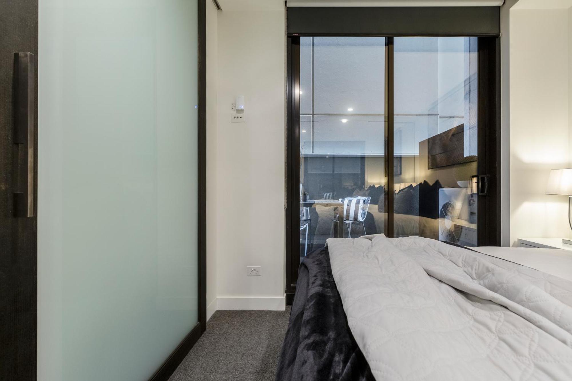 Trendy 2-level Condohuge Terrace Free Parking Apartment Melbourne