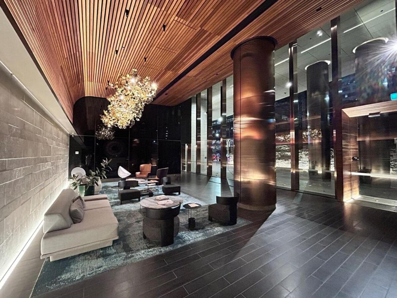 Luxury 2br1ba Mq Easttower Balcony Pool Gymgarden Melbourne