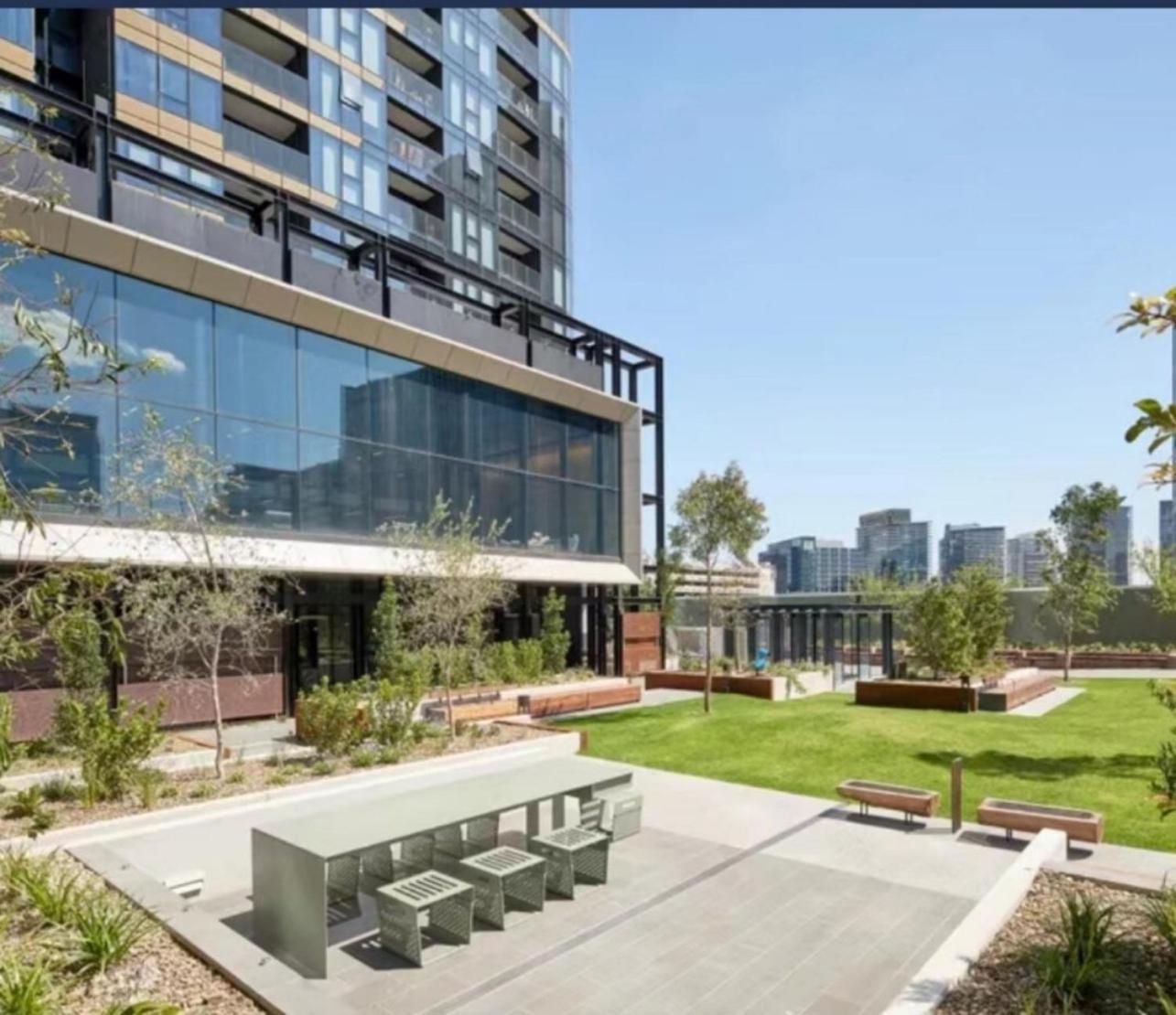 Luxury 2br1ba Mq Easttower Balcony Pool Gymgarden