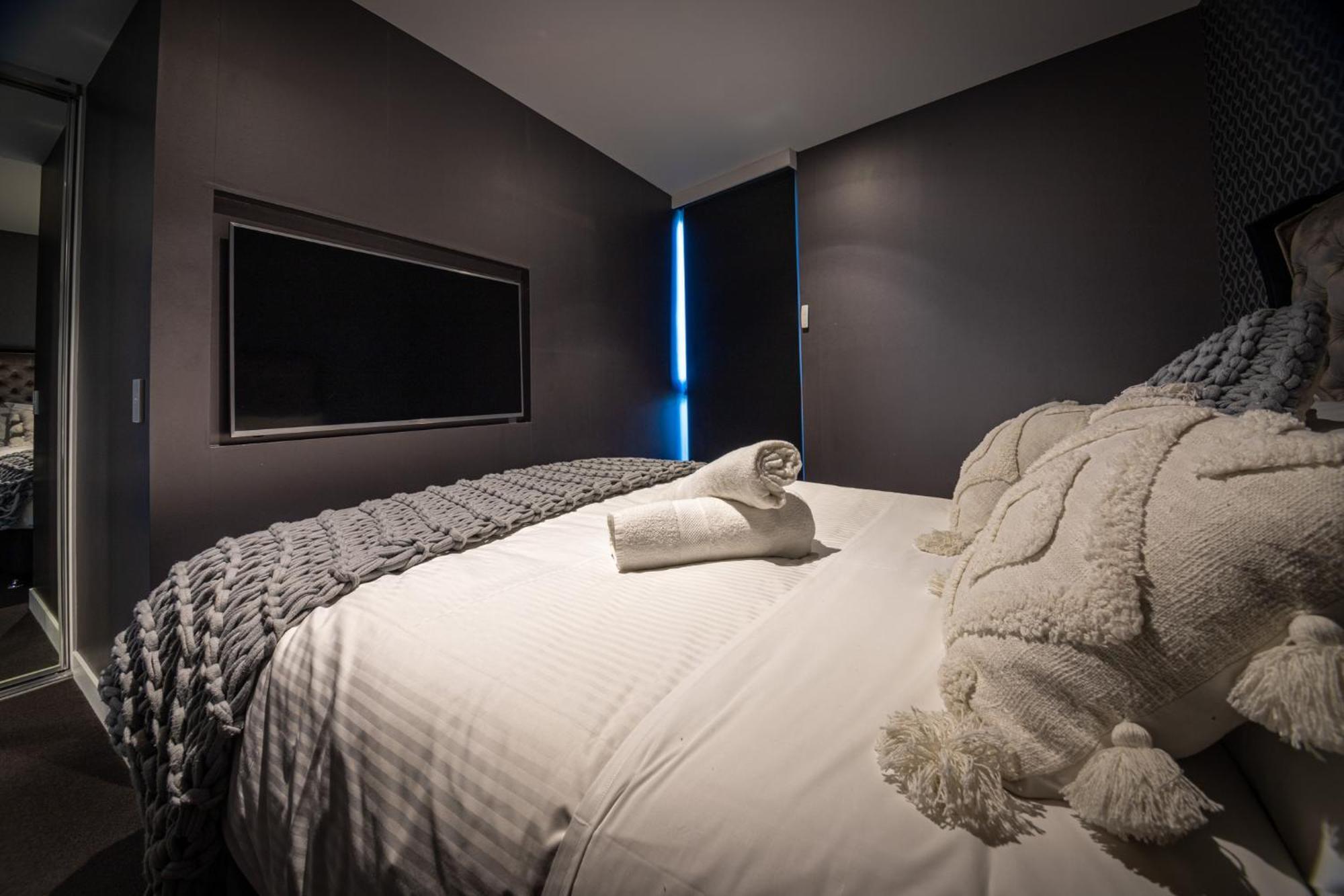 Premium Luxury Sub-penthouse Apartment