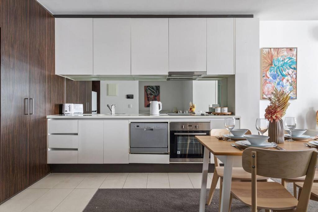 Apartment A Chic 2br Near Southern Cross, With Secure Parking Melbourne