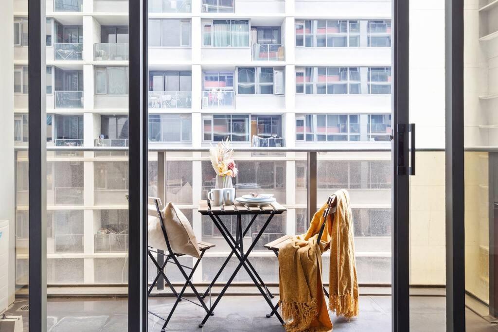 A Chic 2br Near Southern Cross, With Secure Parking * Melbourne