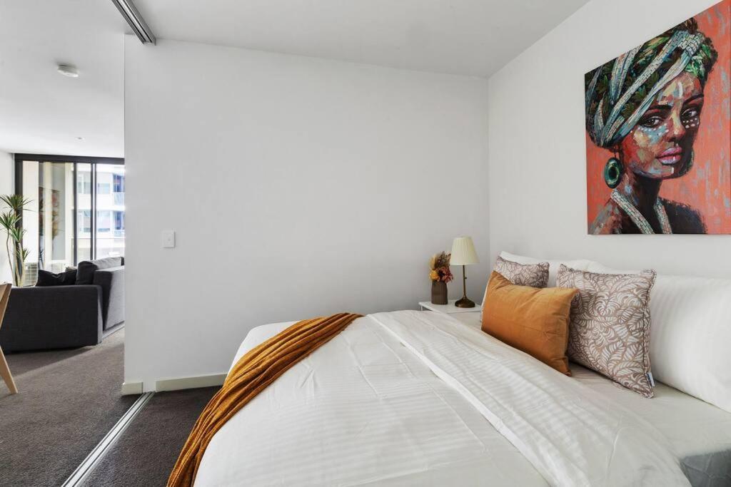 A Chic 2br Near Southern Cross, With Secure Parking Apartment
