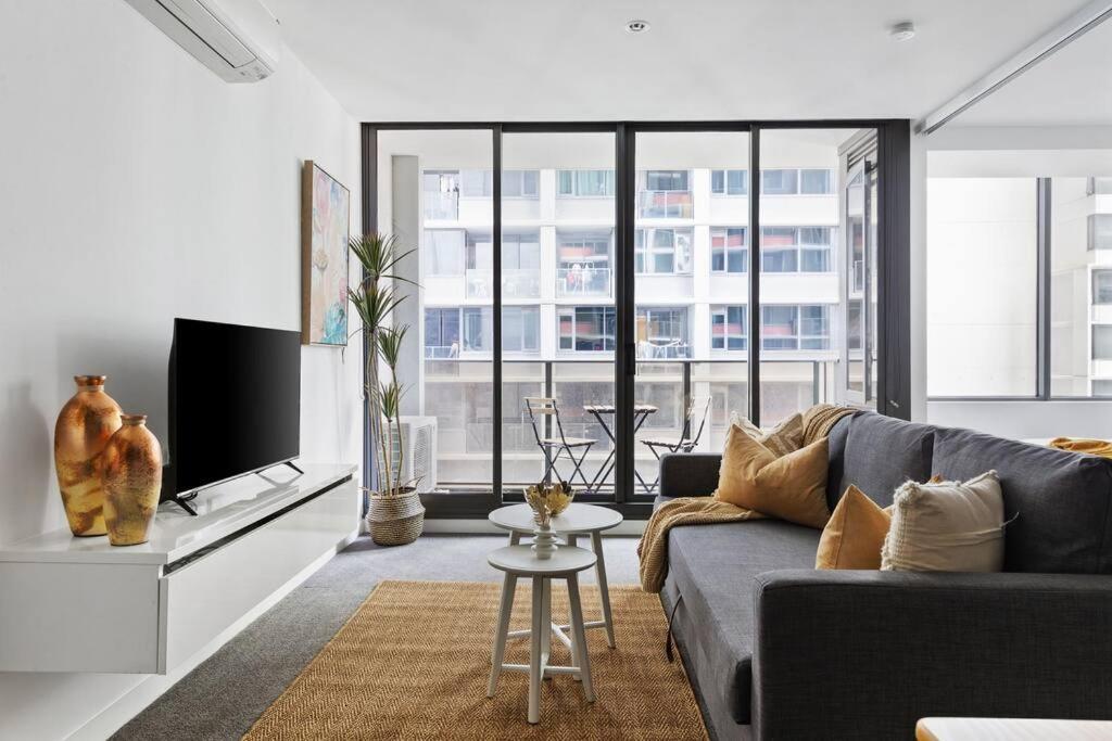 A Chic 2br Near Southern Cross, With Secure Parking Apartment Melbourne