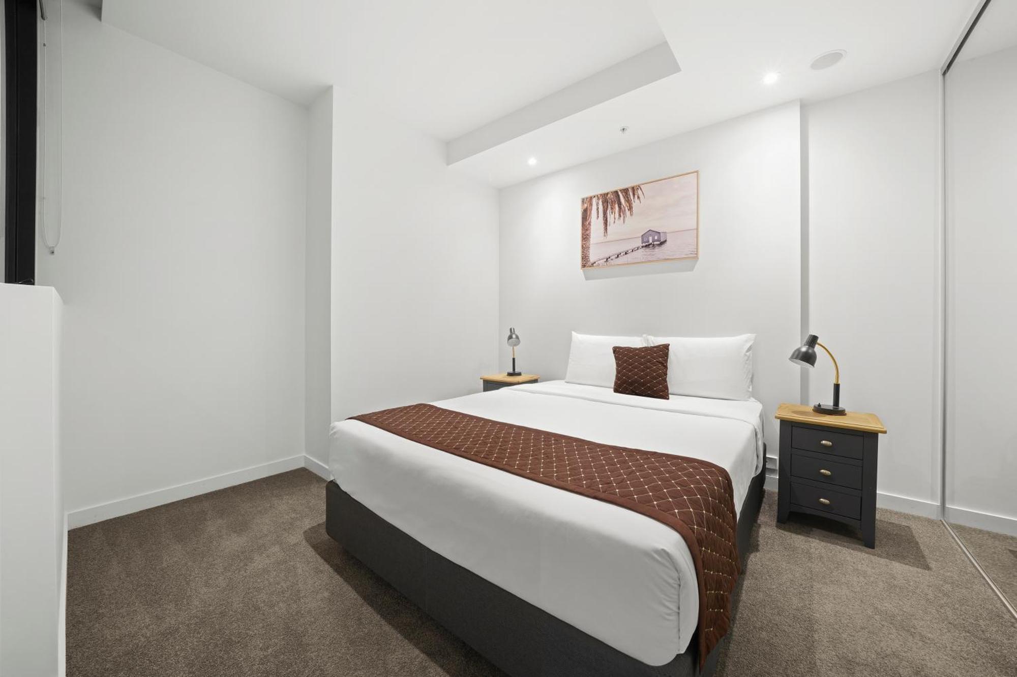 Flinders Street Apartment *