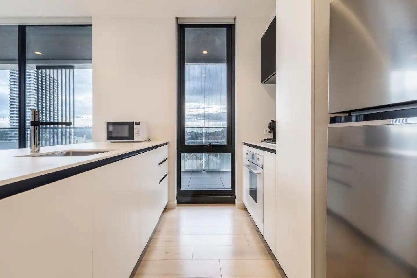 Sunlit & Sleek In Lively St Kilda Apartment